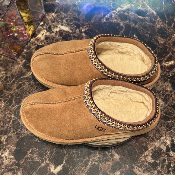 UGG Tasman II Kids Chestnut Slippers with Patterned Trim - Size 3 - Picture 6 of 11